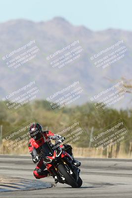 media/Dec-01-2025-Moto Forza (Mon) [[2daa91e15f]]/2-Intermediate Group/Session 3 (Turn 3)/